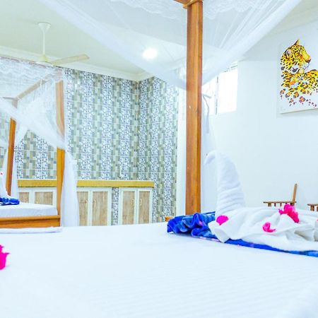 Sands Inn Hotel Pwani Mchangani Extérieur photo