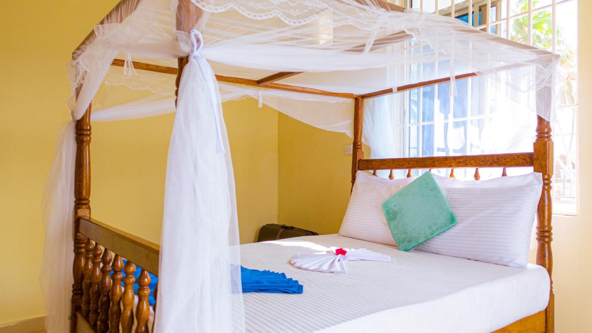 Sands Inn Hotel Pwani Mchangani Extérieur photo