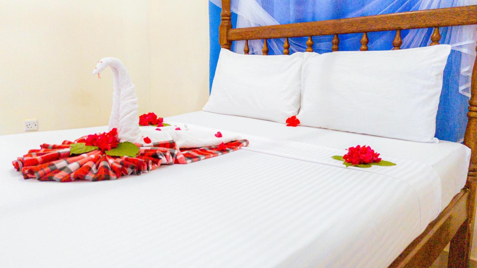Sands Inn Hotel Pwani Mchangani Extérieur photo