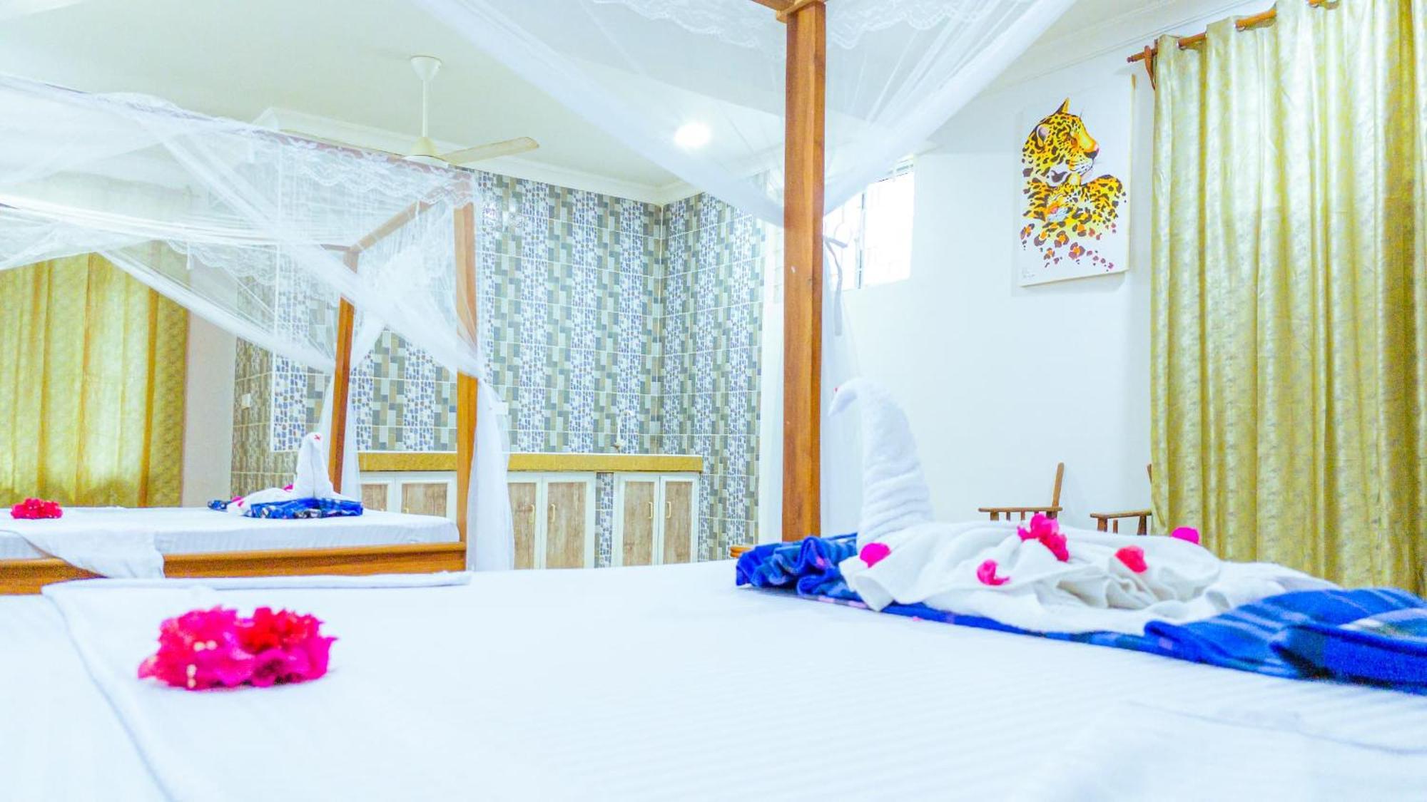 Sands Inn Hotel Pwani Mchangani Extérieur photo