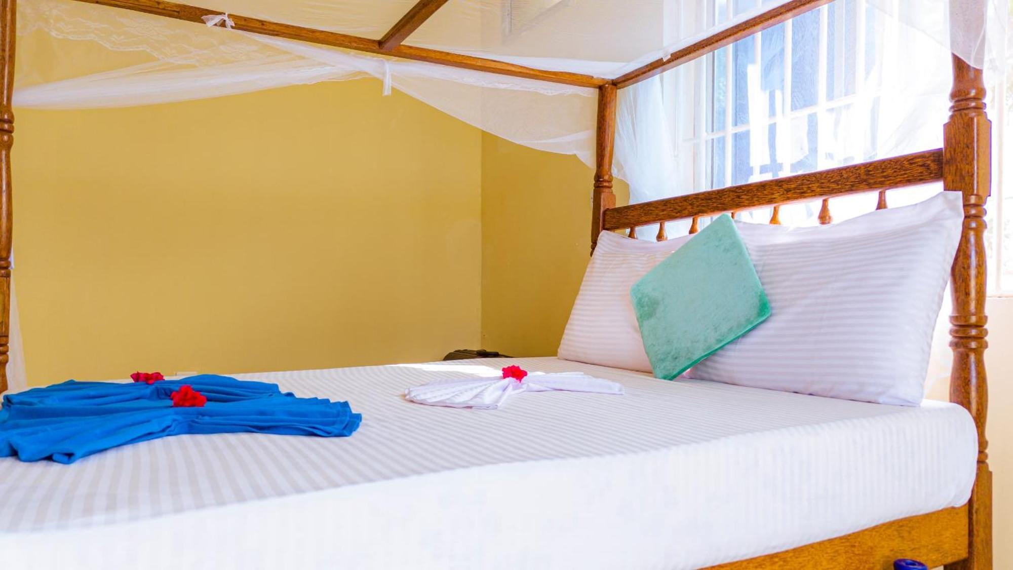 Sands Inn Hotel Pwani Mchangani Extérieur photo