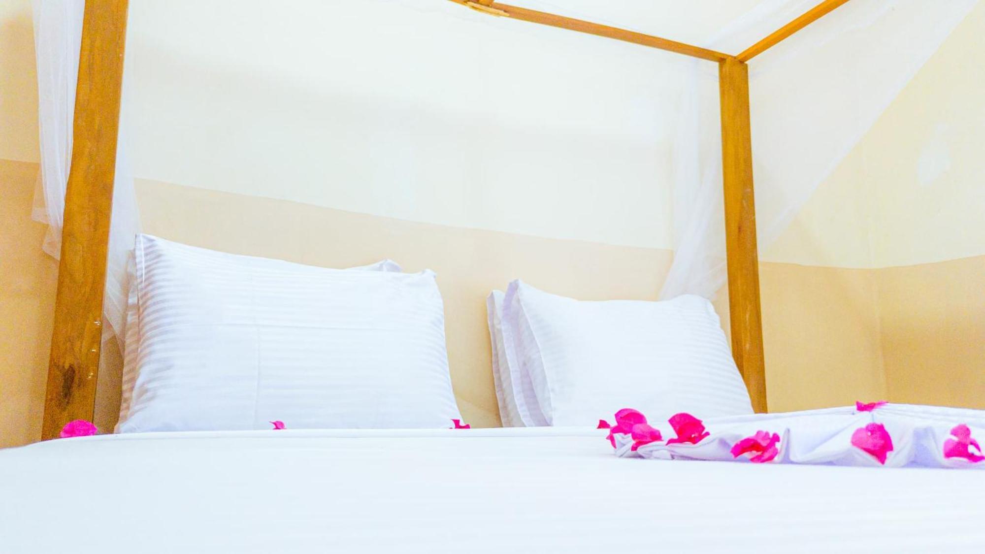 Sands Inn Hotel Pwani Mchangani Extérieur photo